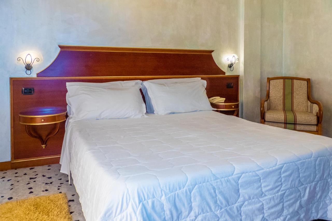 Hotel Astoria Φέρμο Εξωτερικό φωτογραφία
