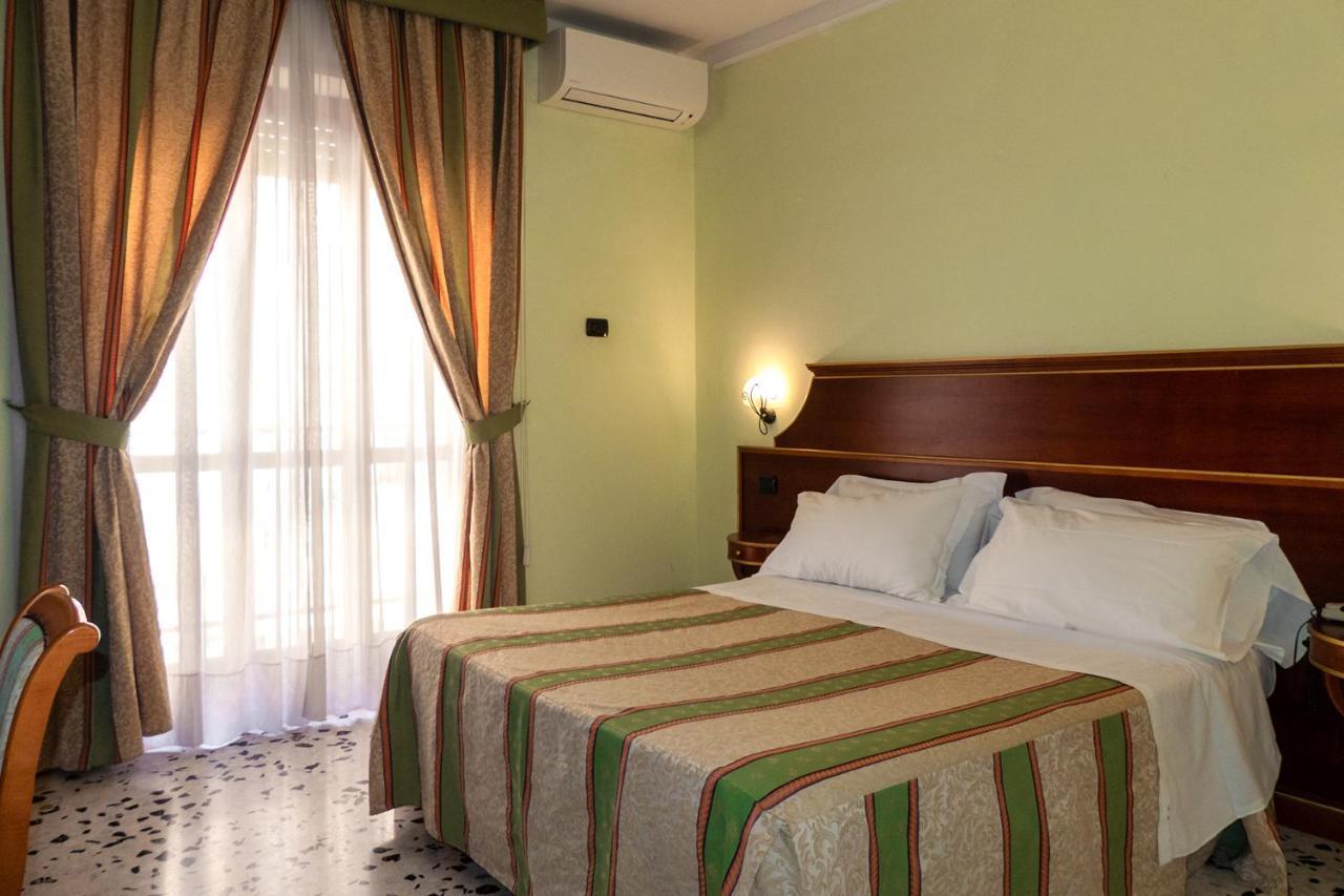 Hotel Astoria Φέρμο Εξωτερικό φωτογραφία