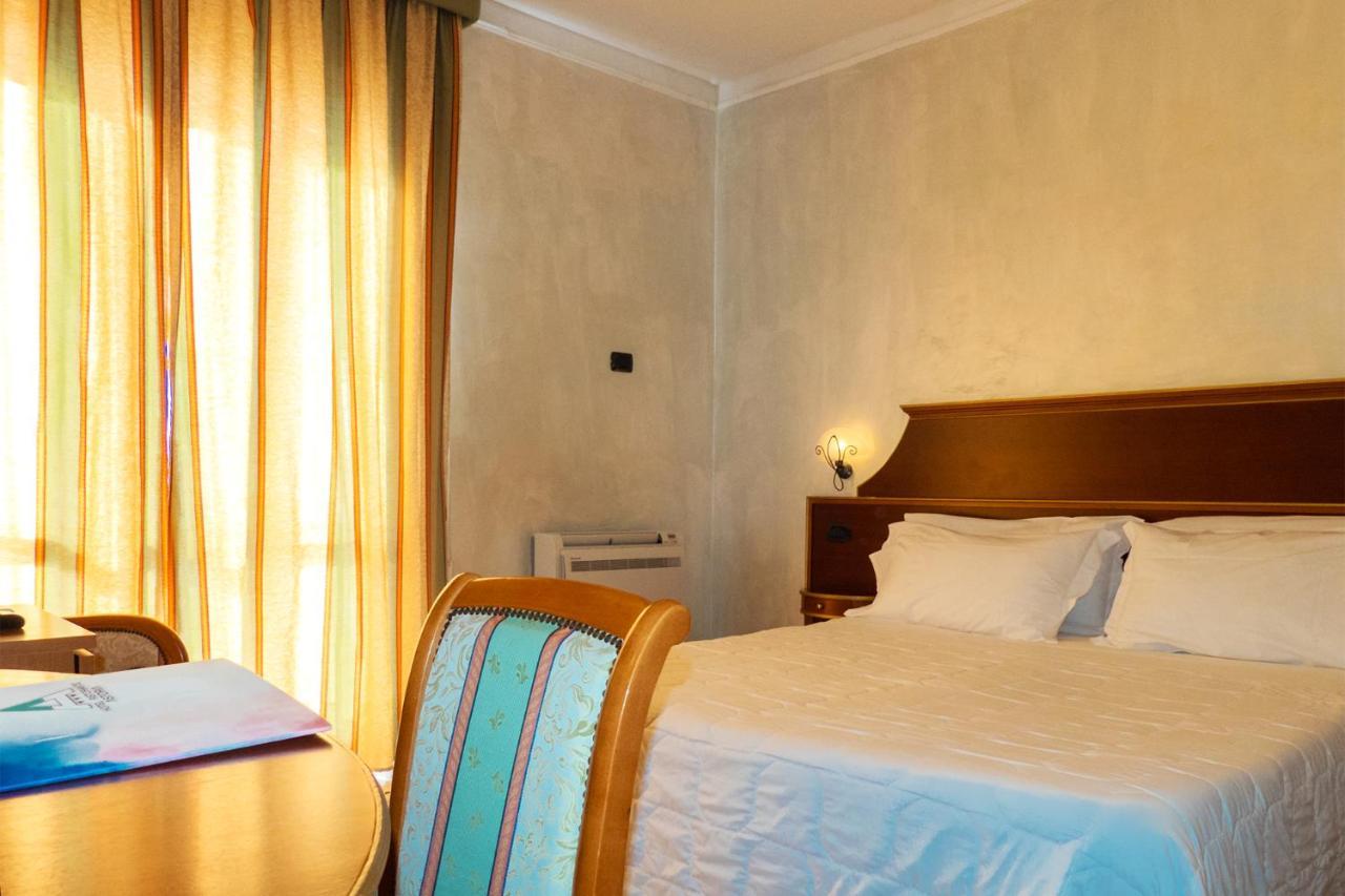 Hotel Astoria Φέρμο Εξωτερικό φωτογραφία