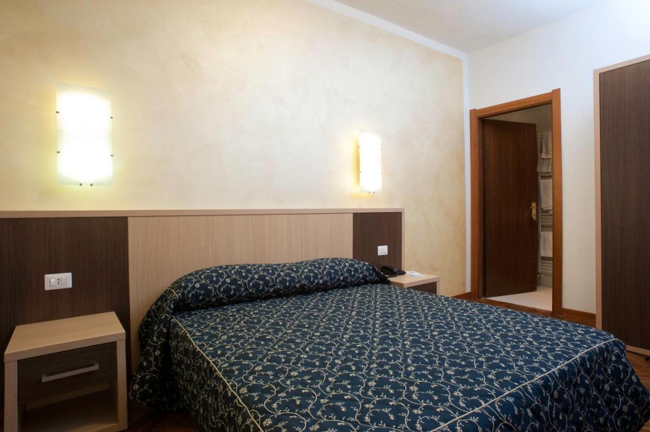 Hotel Astoria Φέρμο Εξωτερικό φωτογραφία